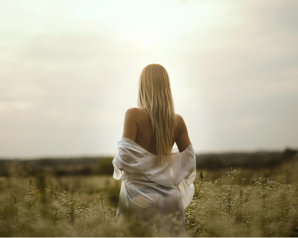 Naturizmas poroms: nuogo poilsio patirtis nudistų paplūdimyje stiprina poros ryšį.